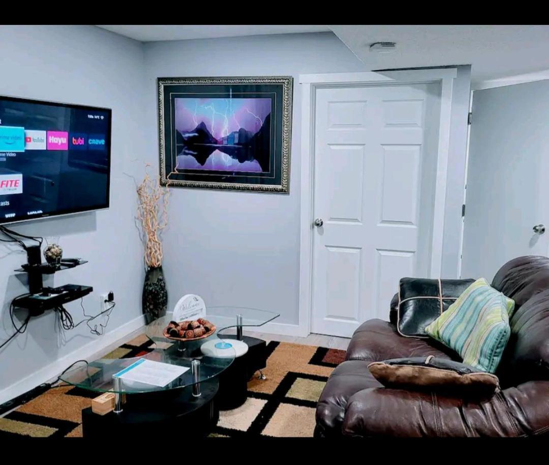 Apartment One Bedroom Basement With Separate Entrance Near Airport
