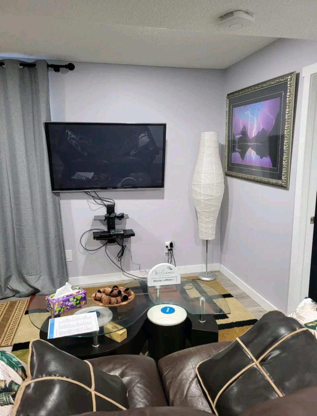 Apartment One Bedroom Basement With Separate Entrance Near Airport Calgary