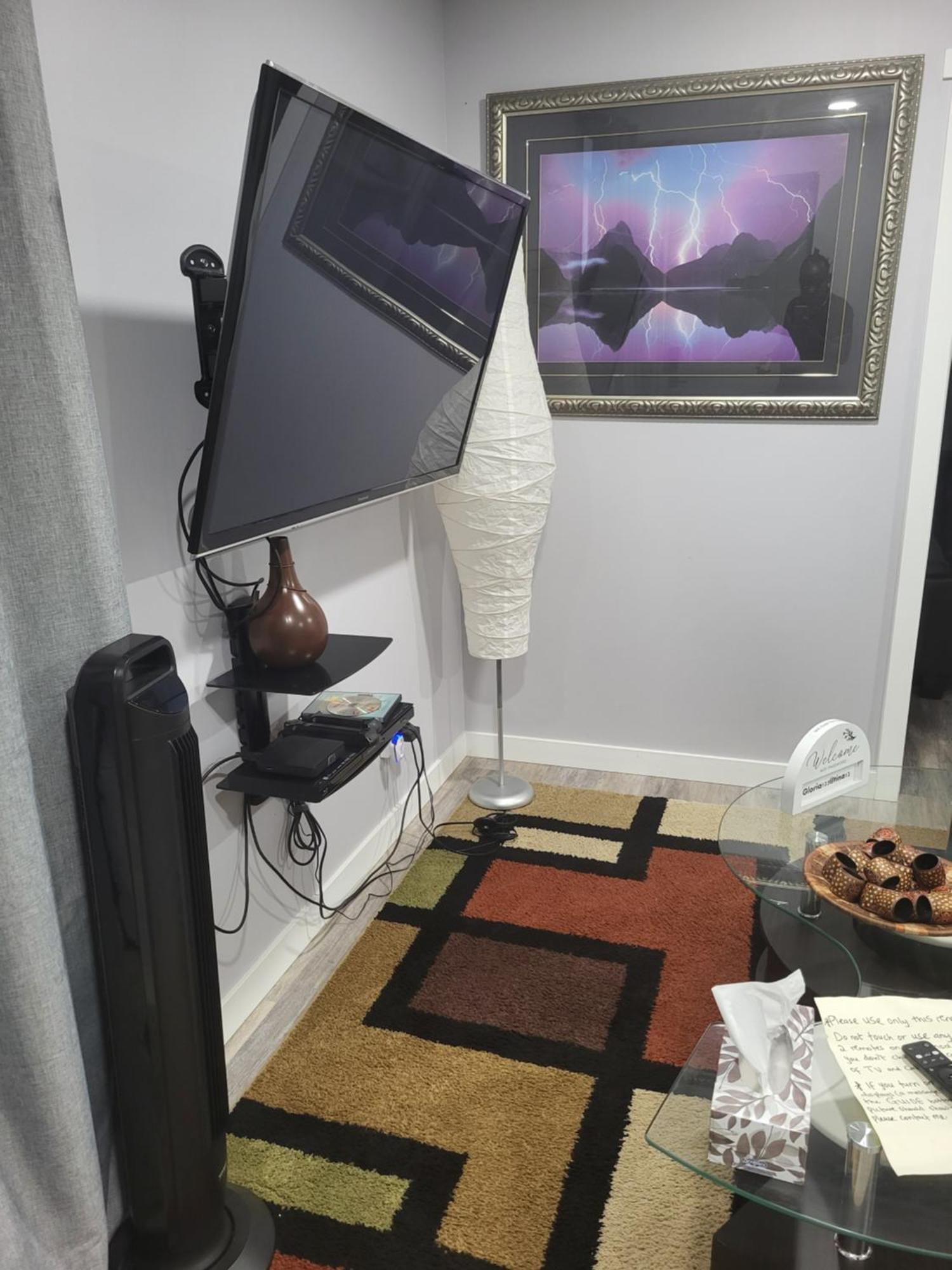One Bedroom Basement With Separate Entrance Near Airport * Calgary