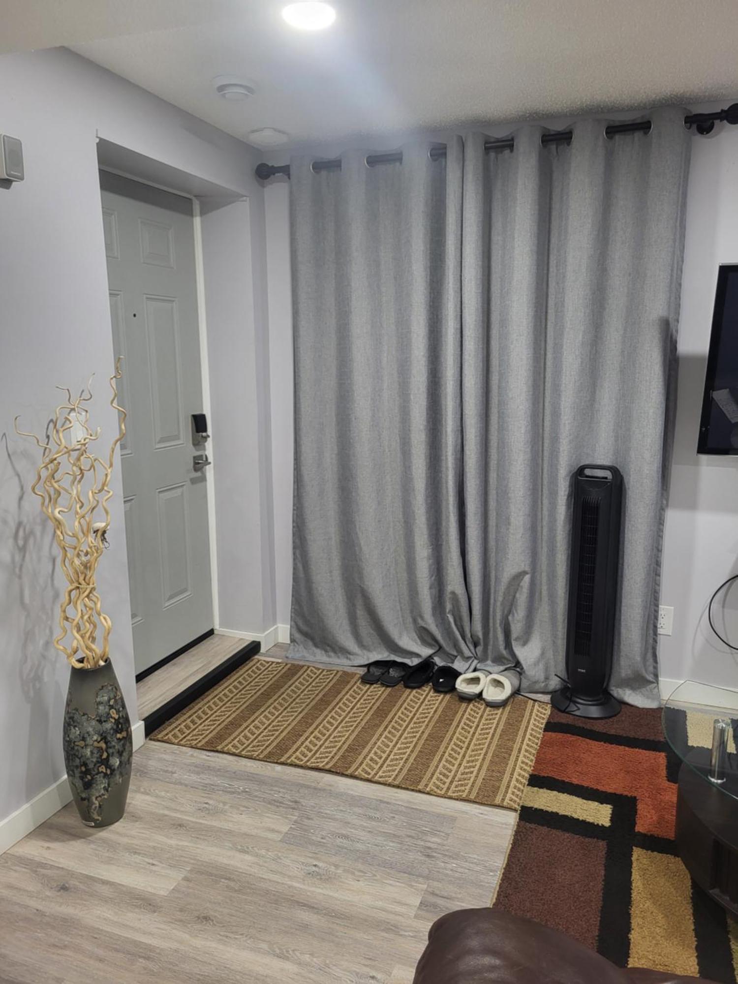 One Bedroom Basement With Separate Entrance Near Airport