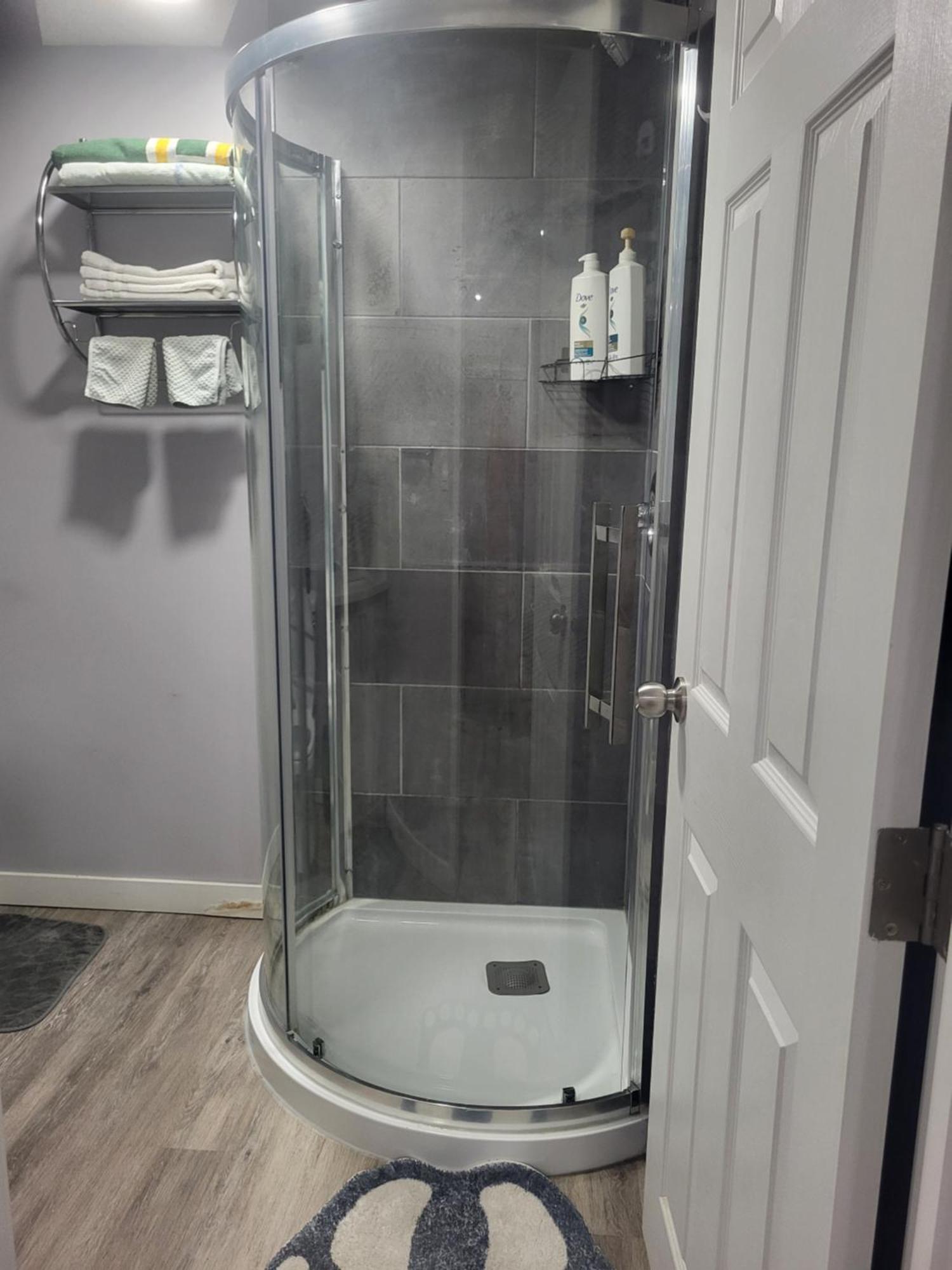 One Bedroom Basement With Separate Entrance Near Airport Calgary