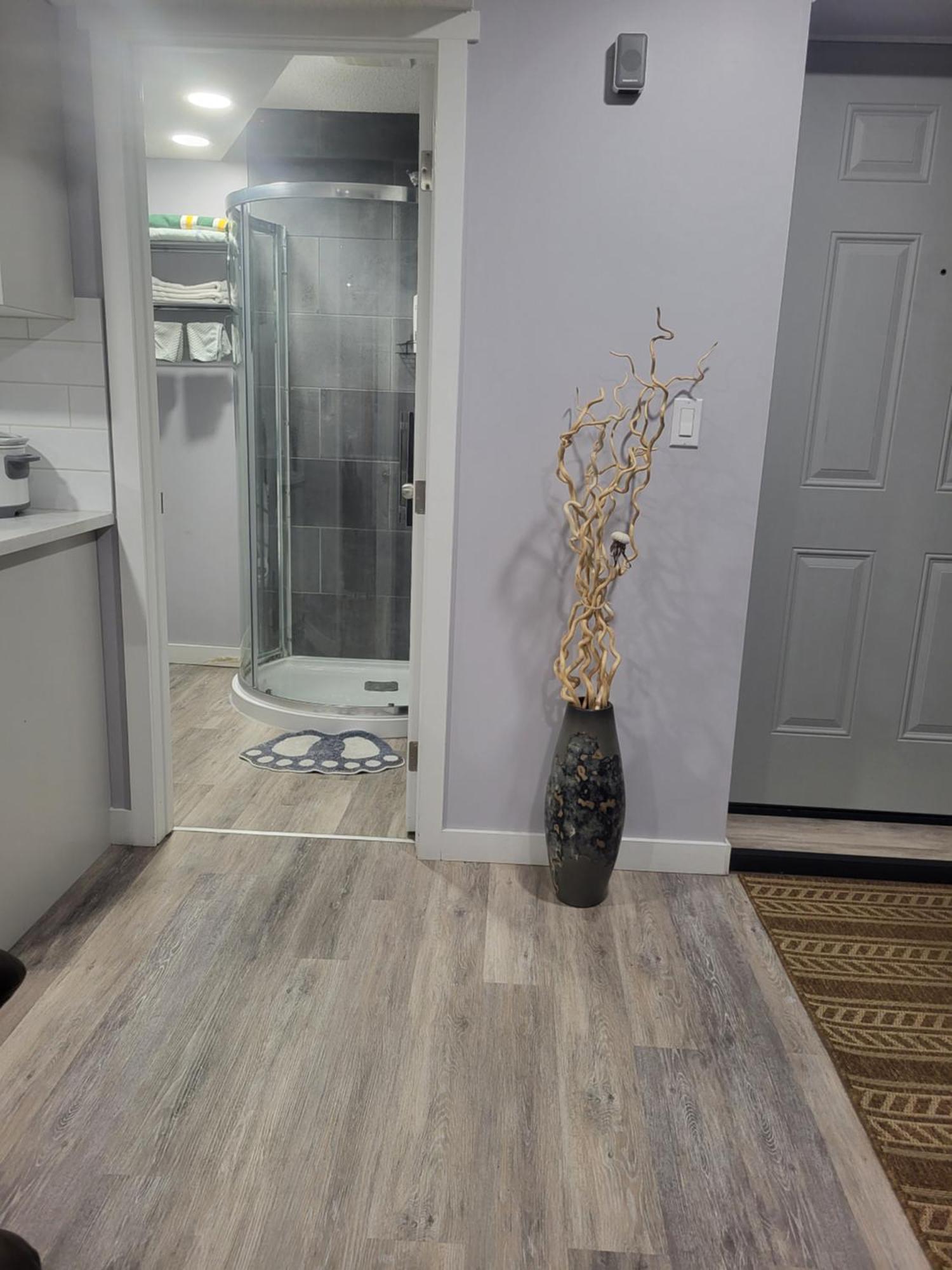 One Bedroom Basement With Separate Entrance Near Airport Apartment Calgary
