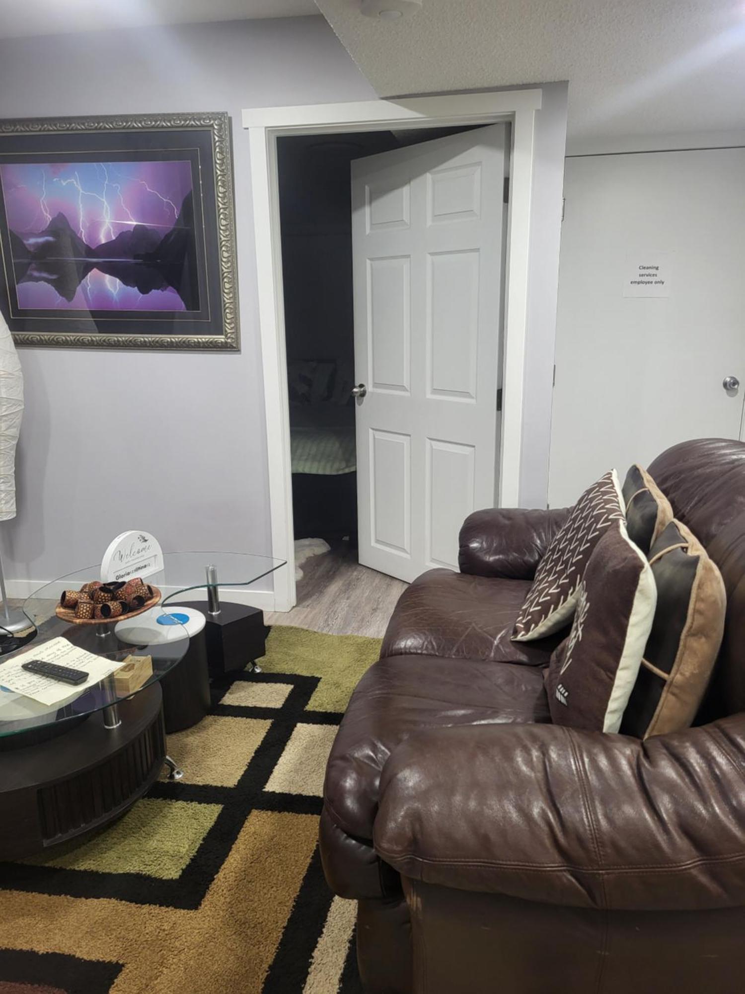 Apartment One Bedroom Basement With Separate Entrance Near Airport Calgary