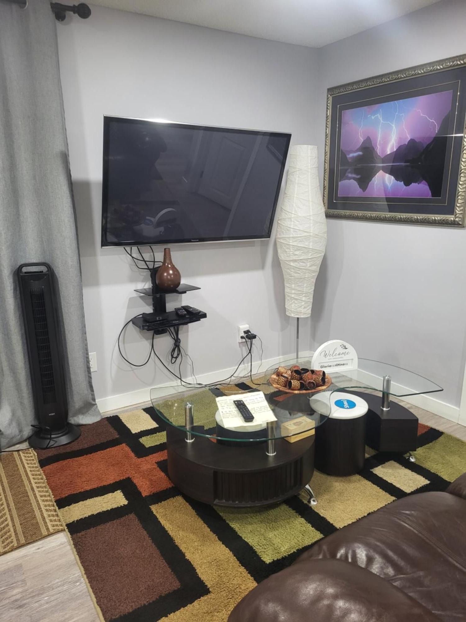 One Bedroom Basement With Separate Entrance Near Airport